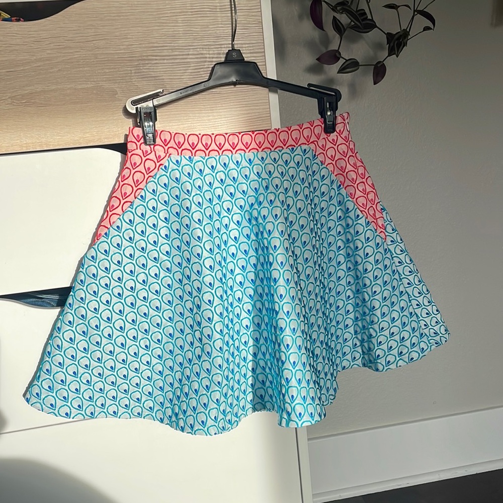 Pockets! Beautiful lined skirt.